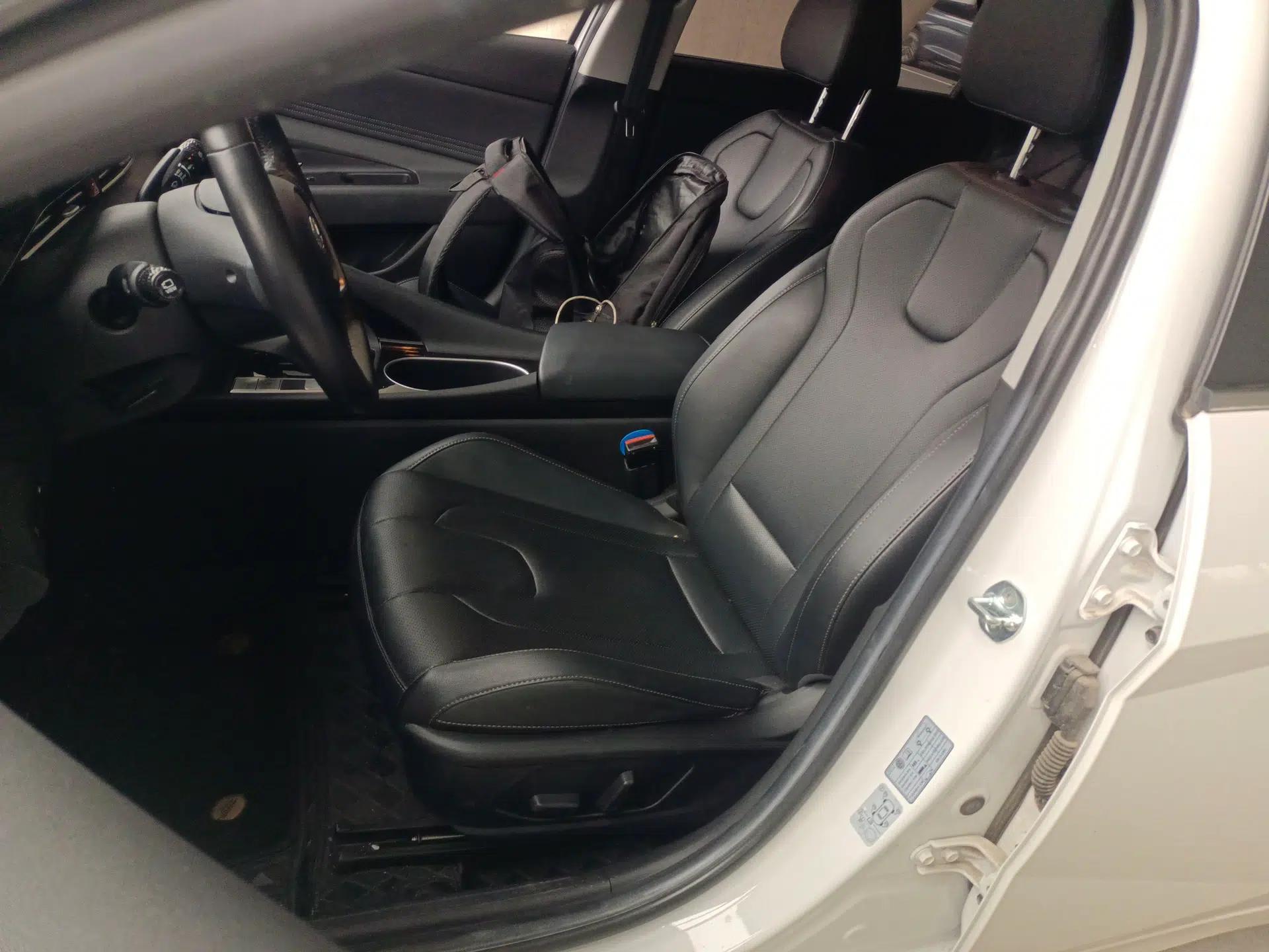 Hyundai Elantra 2021 1.5L CVT LUX Prestige Edition — миниатюра 14