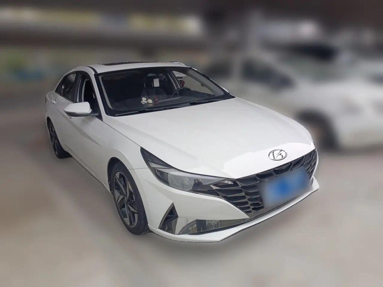 Hyundai Elantra 2021 1.5L CVT LUX Prestige Edition — миниатюра 3
