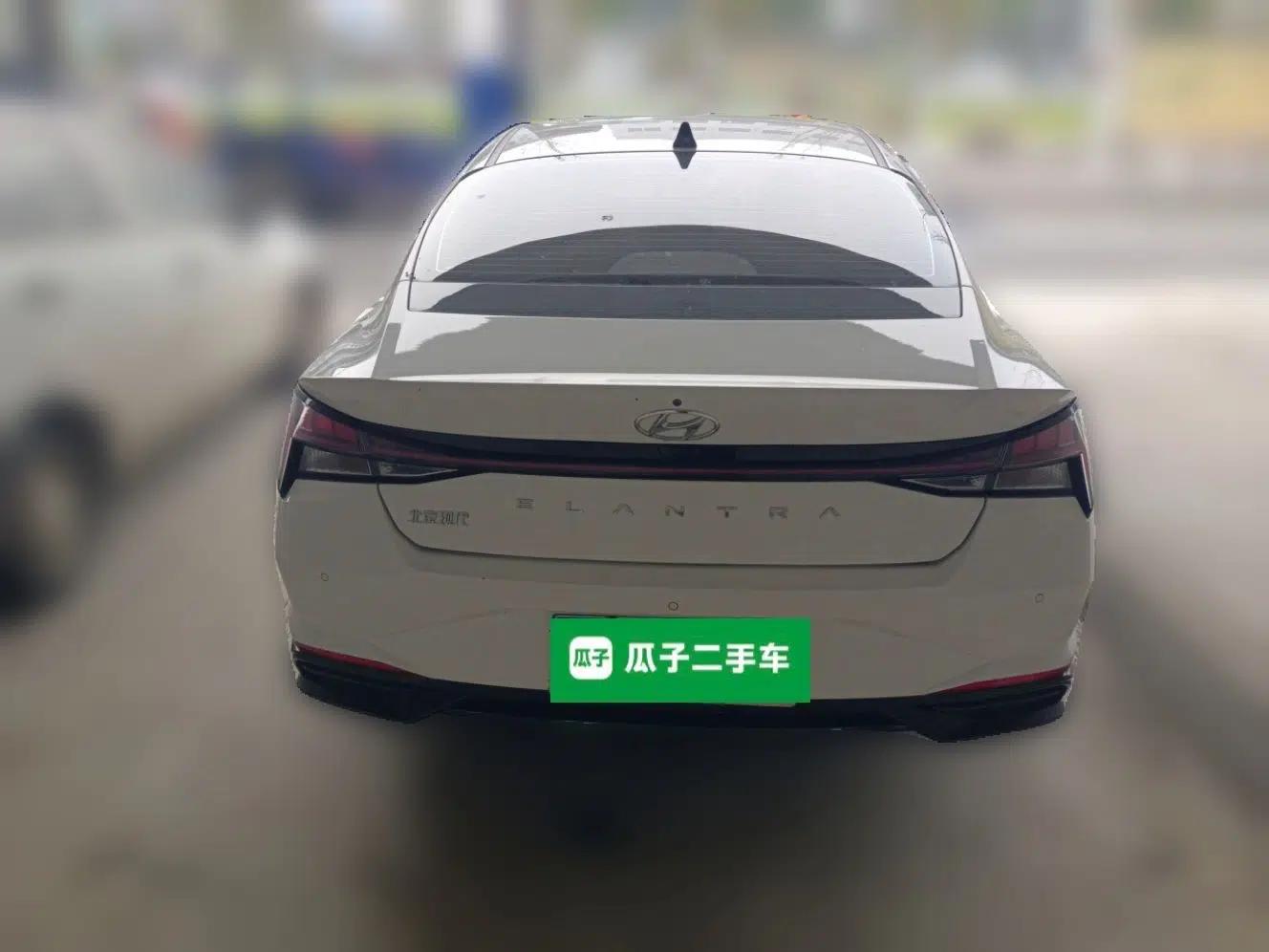 Hyundai Elantra 2021 1.5L CVT LUX Prestige Edition — миниатюра 5