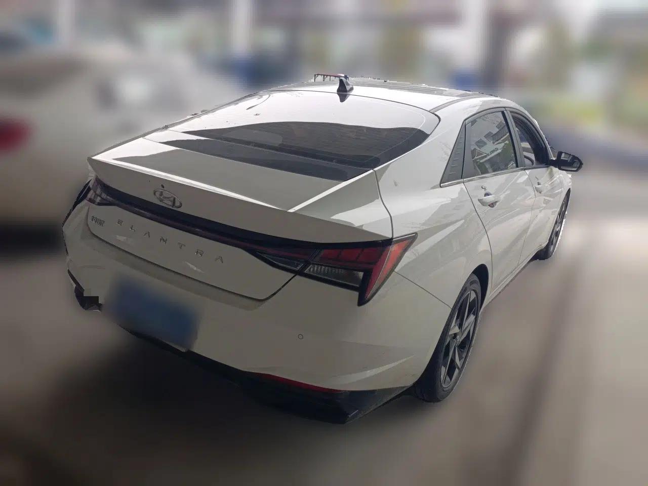 Hyundai Elantra 2021 1.5L CVT LUX Prestige Edition — миниатюра 6