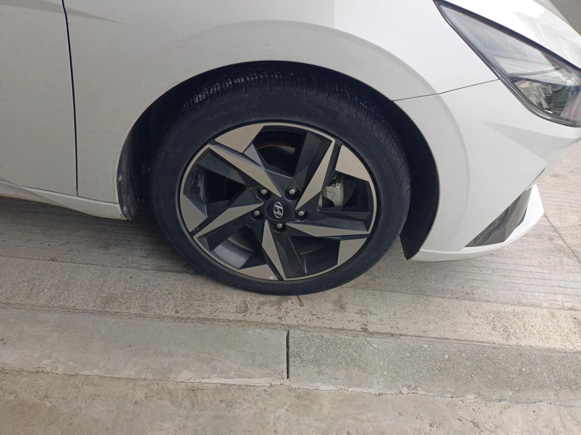 Hyundai Elantra 2021 1.5L CVT LUX Prestige Edition — миниатюра 8
