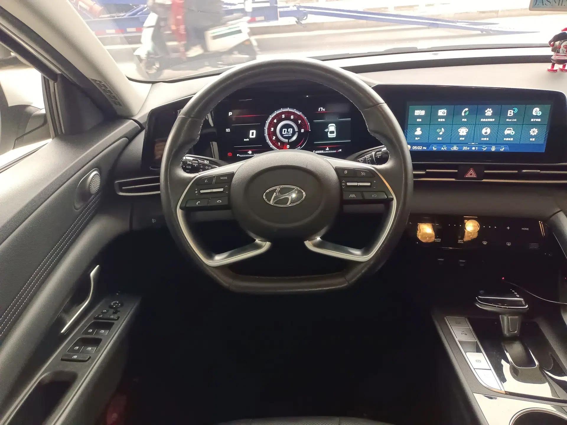 Hyundai Elantra 2021 1.5L CVT LUX Prestige Edition — миниатюра 9