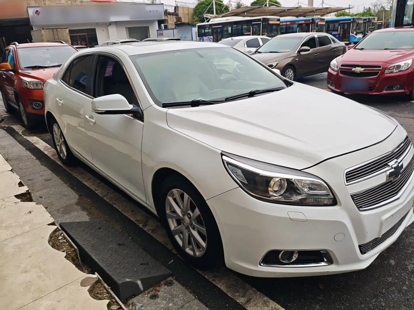 Chevrolet Malibu 2014 2.0L Automatic Luxury Edition — миниатюра 3