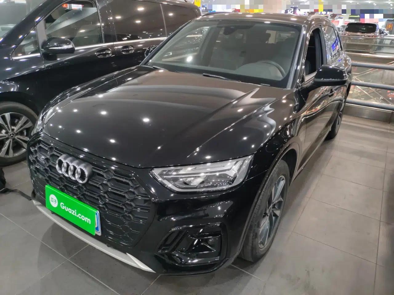 Audi Q5L 2023 40T Luxury Dynamic Model — миниатюра 1
