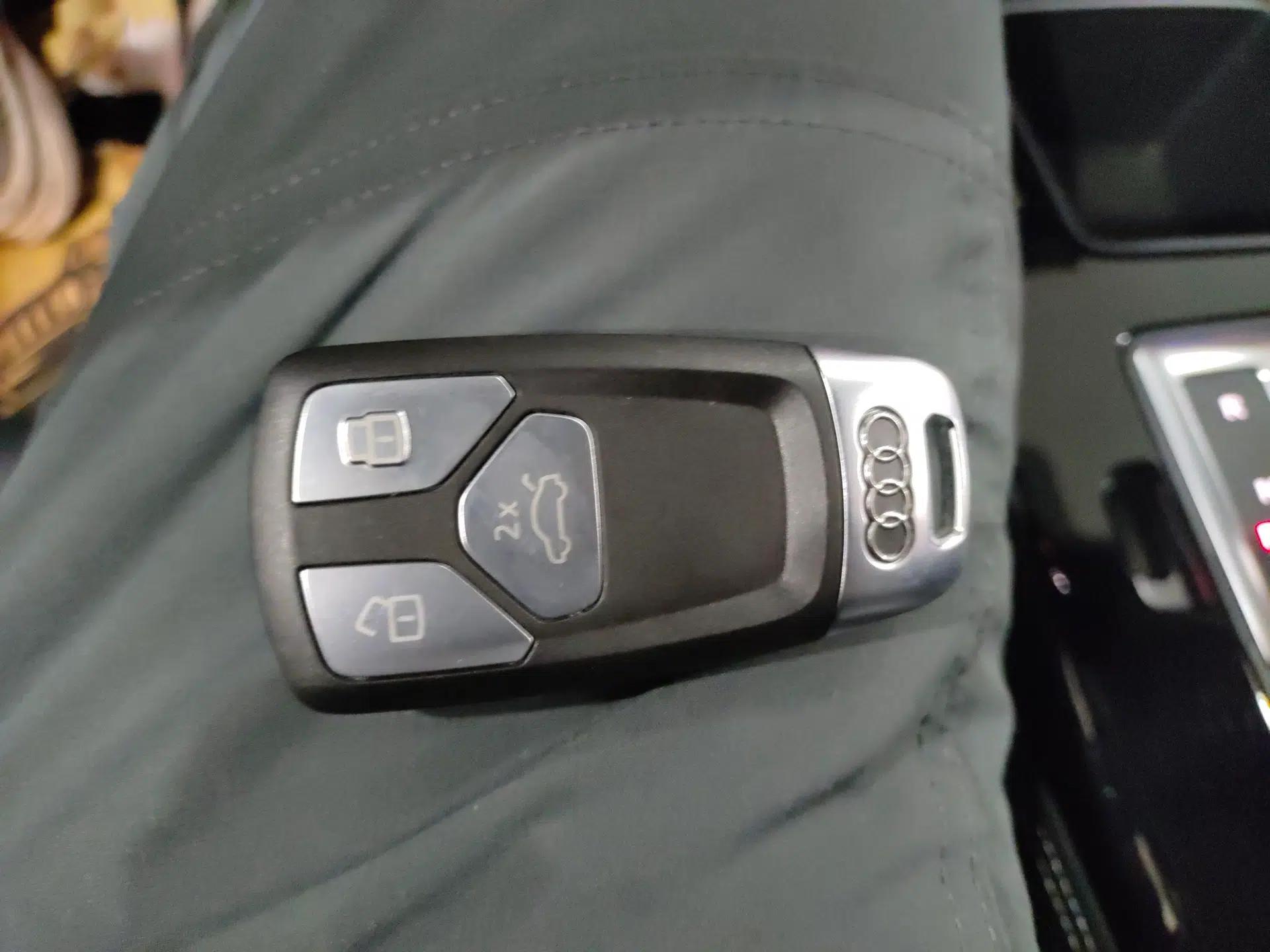 Audi Q5L 2023 40T Luxury Dynamic Model — миниатюра 12