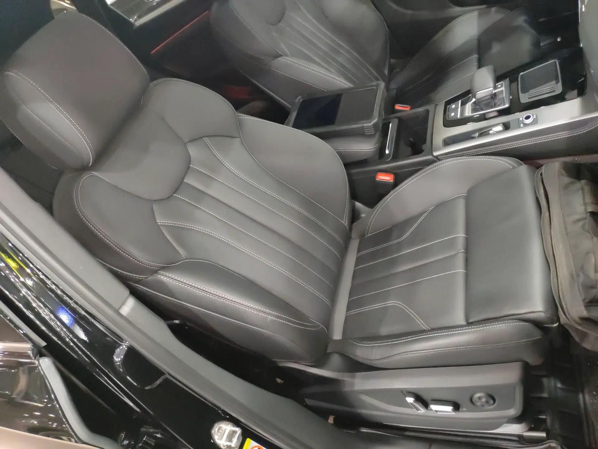 Audi Q5L 2023 40T Luxury Dynamic Model — миниатюра 23