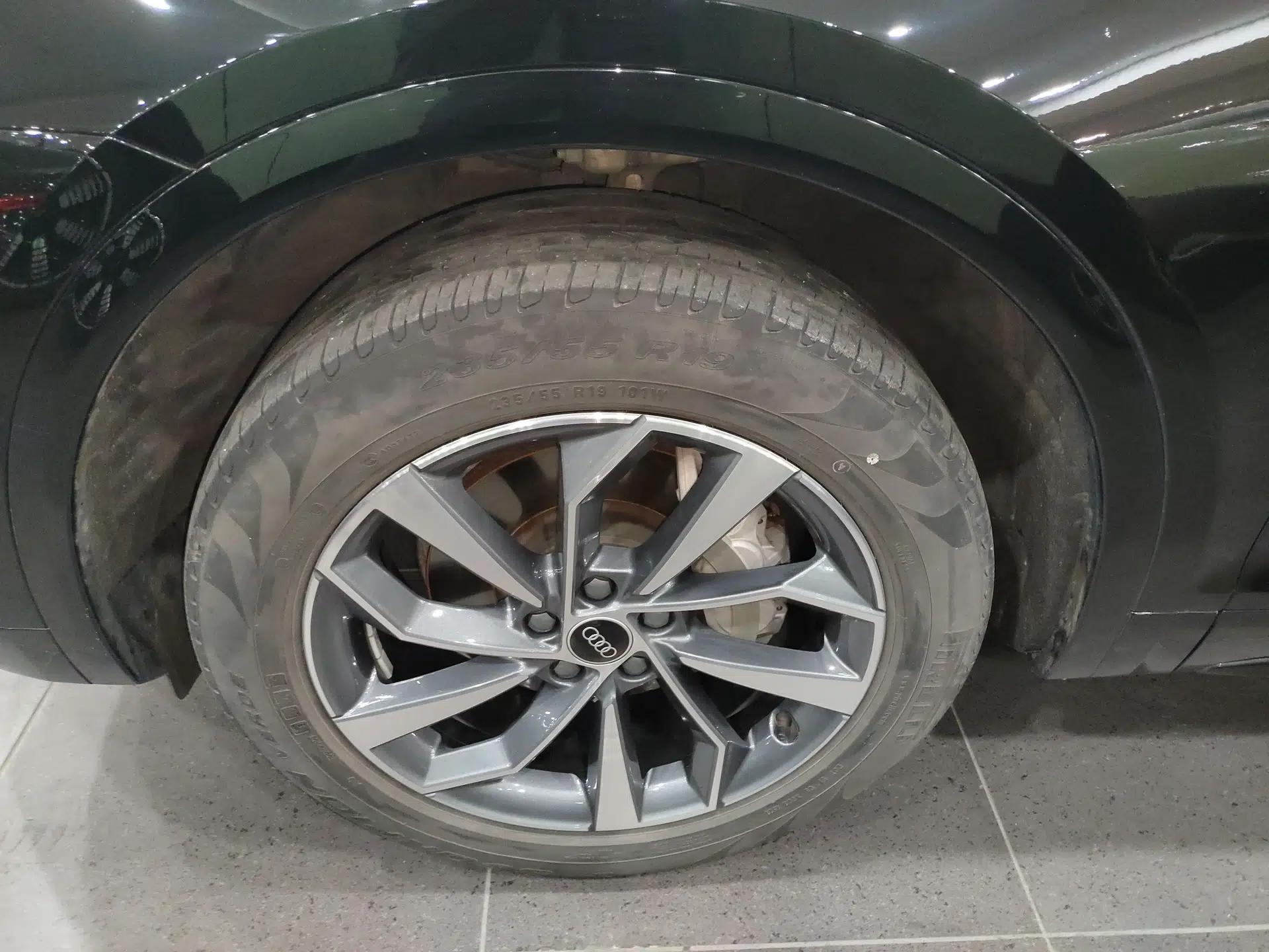 Audi Q5L 2023 40T Luxury Dynamic Model — миниатюра 8