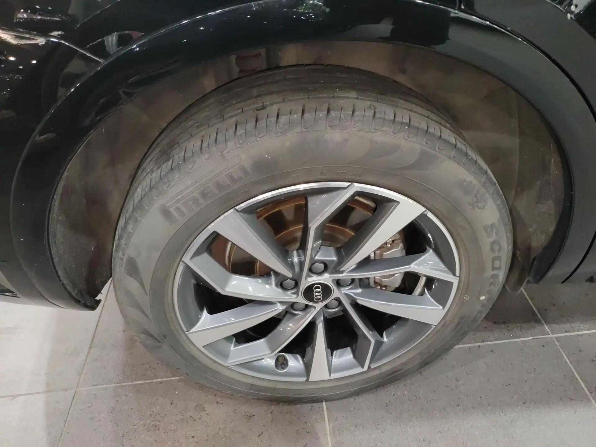 Audi Q5L 2023 40T Luxury Dynamic Model — миниатюра 10