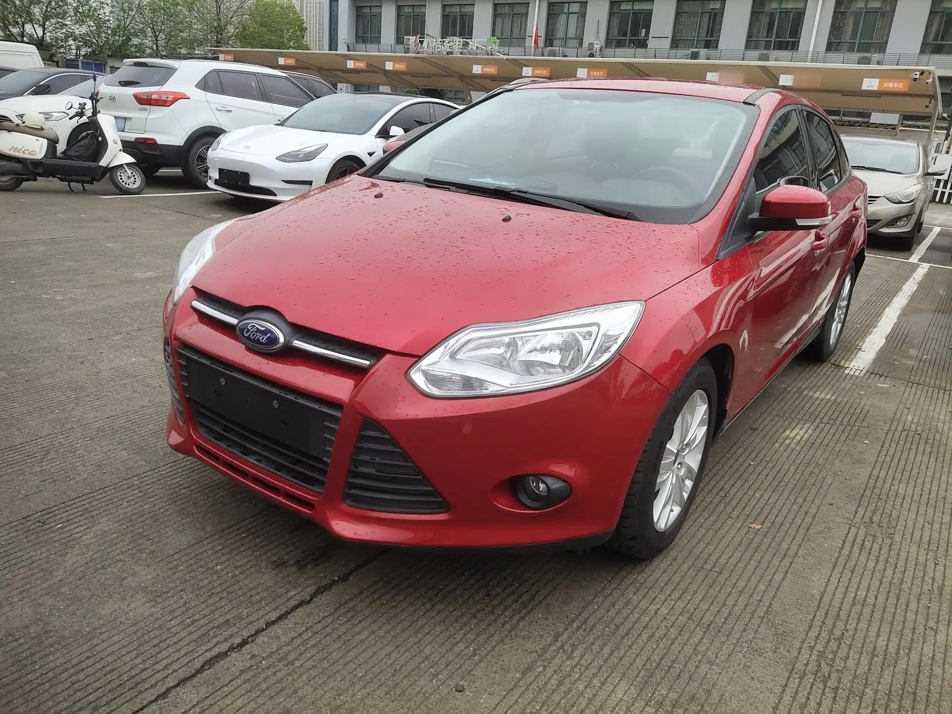 Ford Focus 2012 Sedan 1.6L Automatic Comfort Model — миниатюра 1