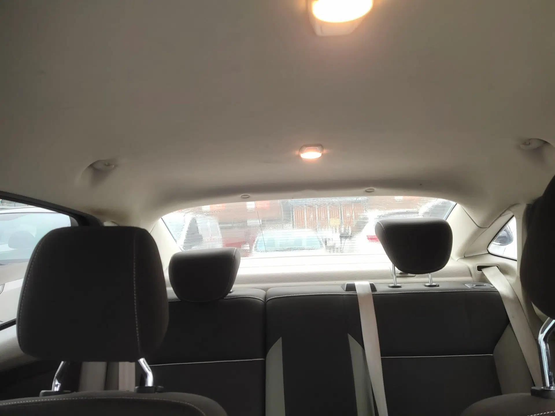 Ford Focus 2012 Sedan 1.6L Automatic Comfort Model — миниатюра 21
