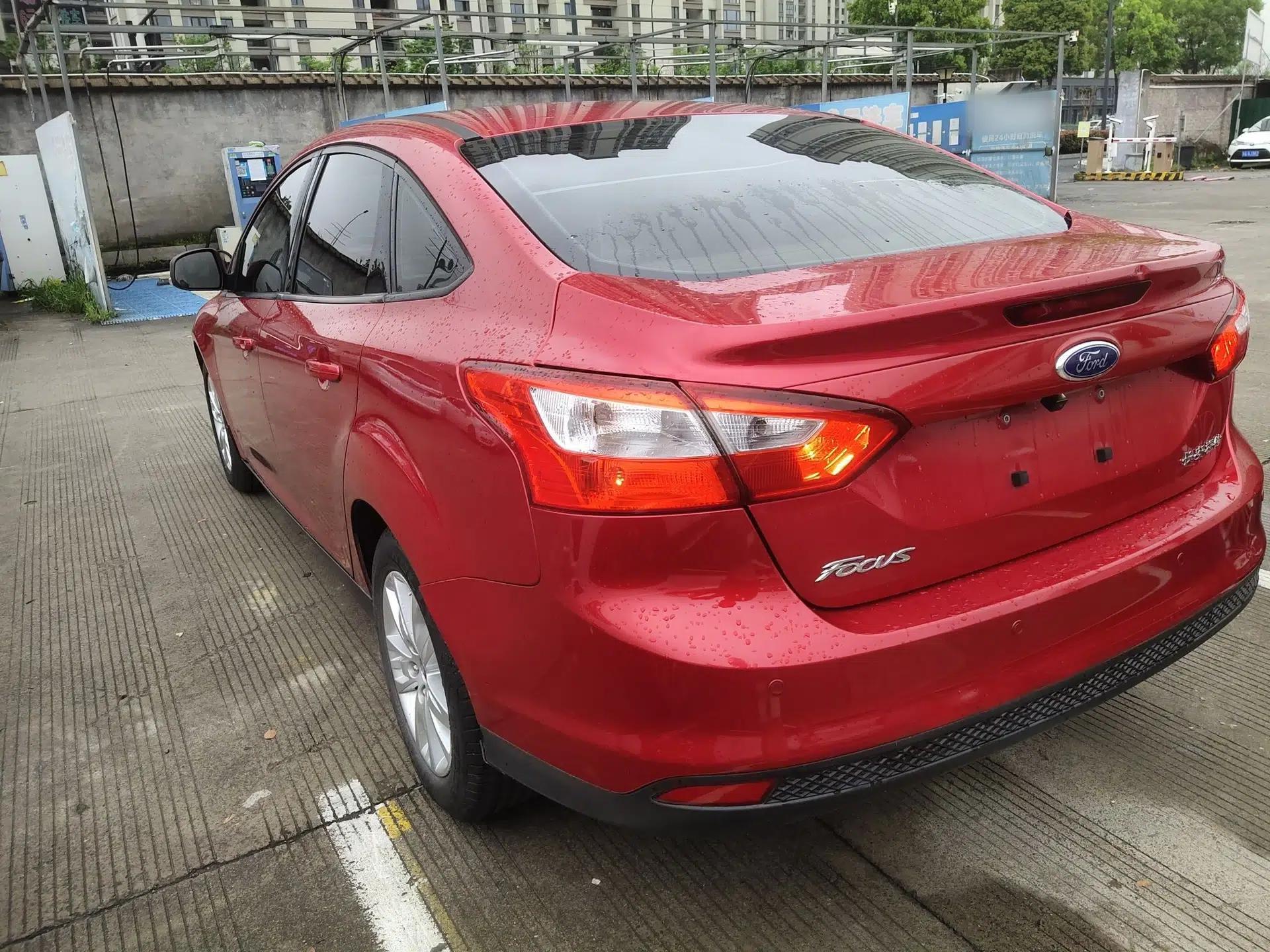Ford Focus 2012 Sedan 1.6L Automatic Comfort Model — миниатюра 4