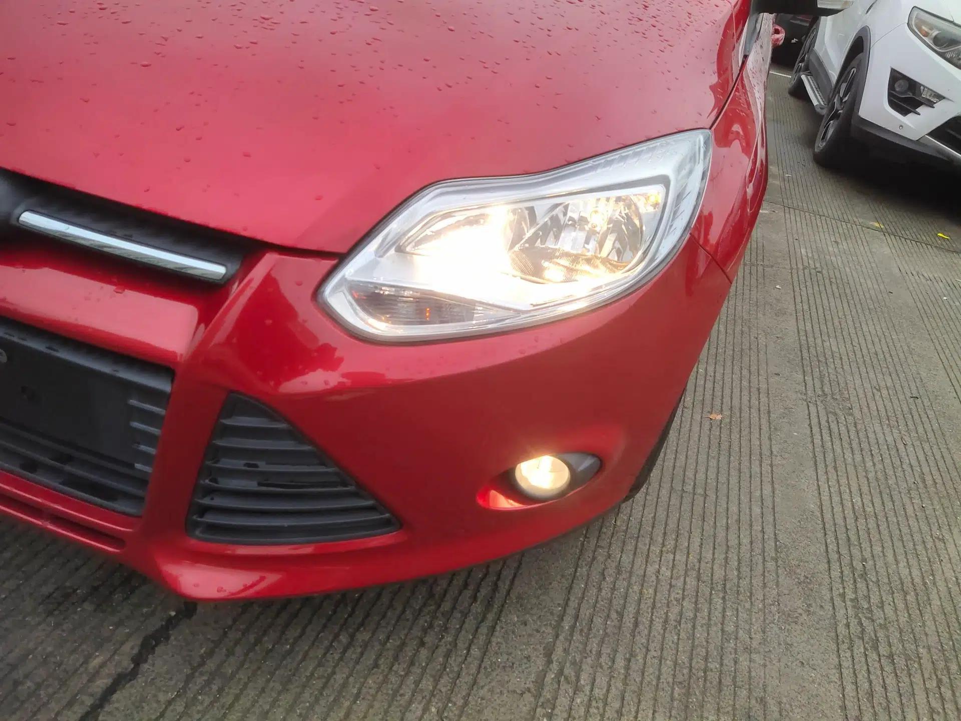 Ford Focus 2012 Sedan 1.6L Automatic Comfort Model — миниатюра 9