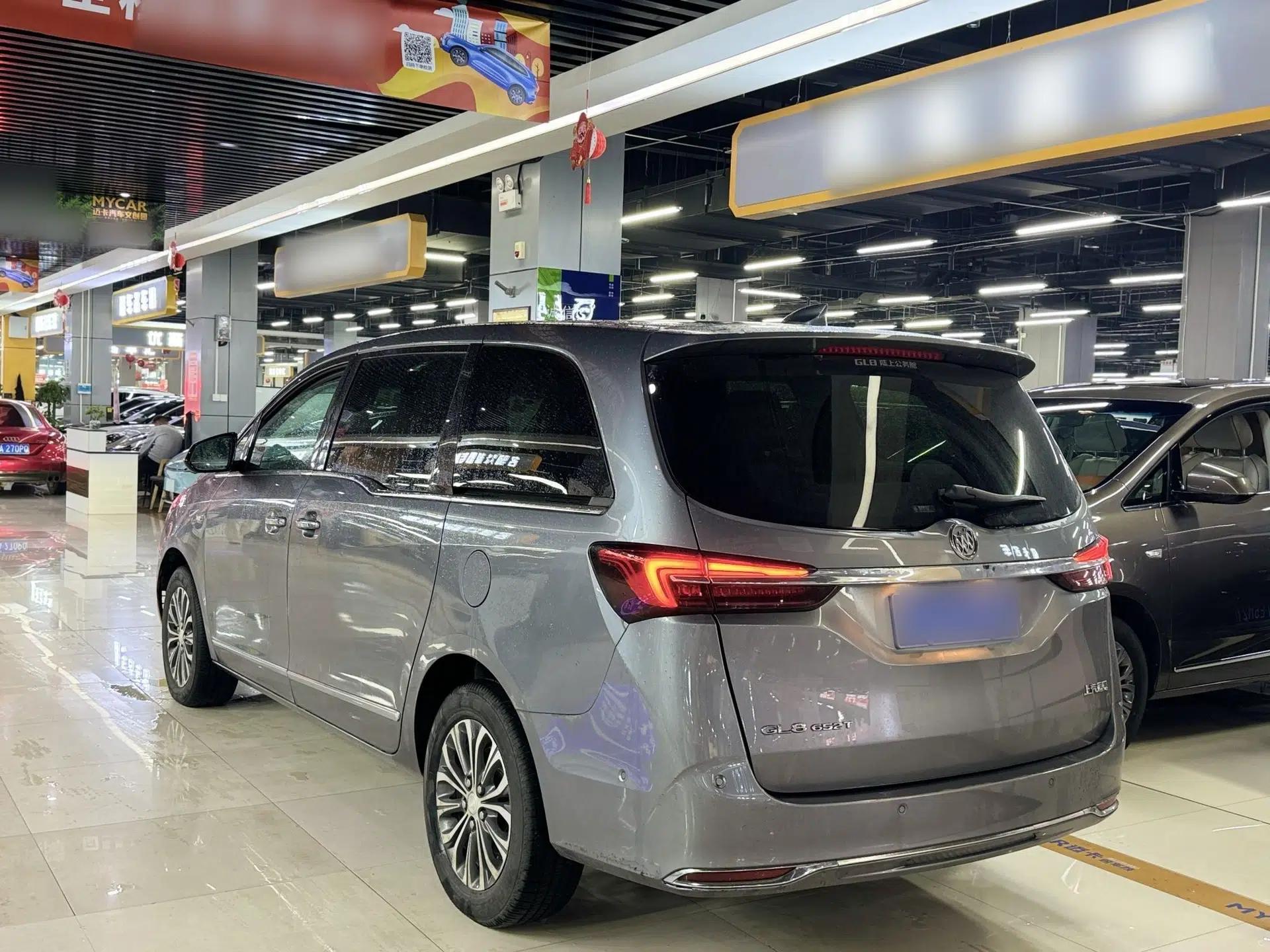 Buick GL8 2021 Land Cruiser Executive 652T Premium Model — миниатюра 4