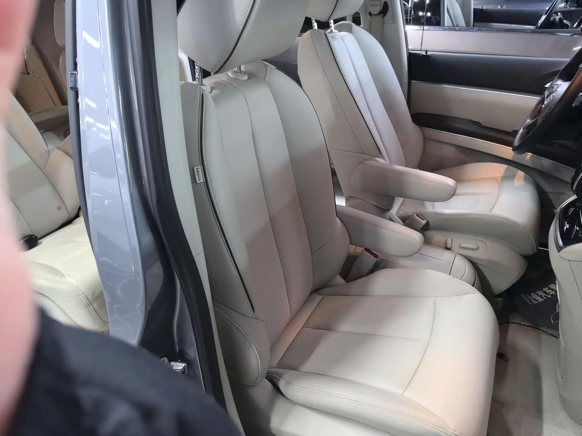 Buick GL8 2021 Land Cruiser Executive 652T Premium Model — миниатюра 7