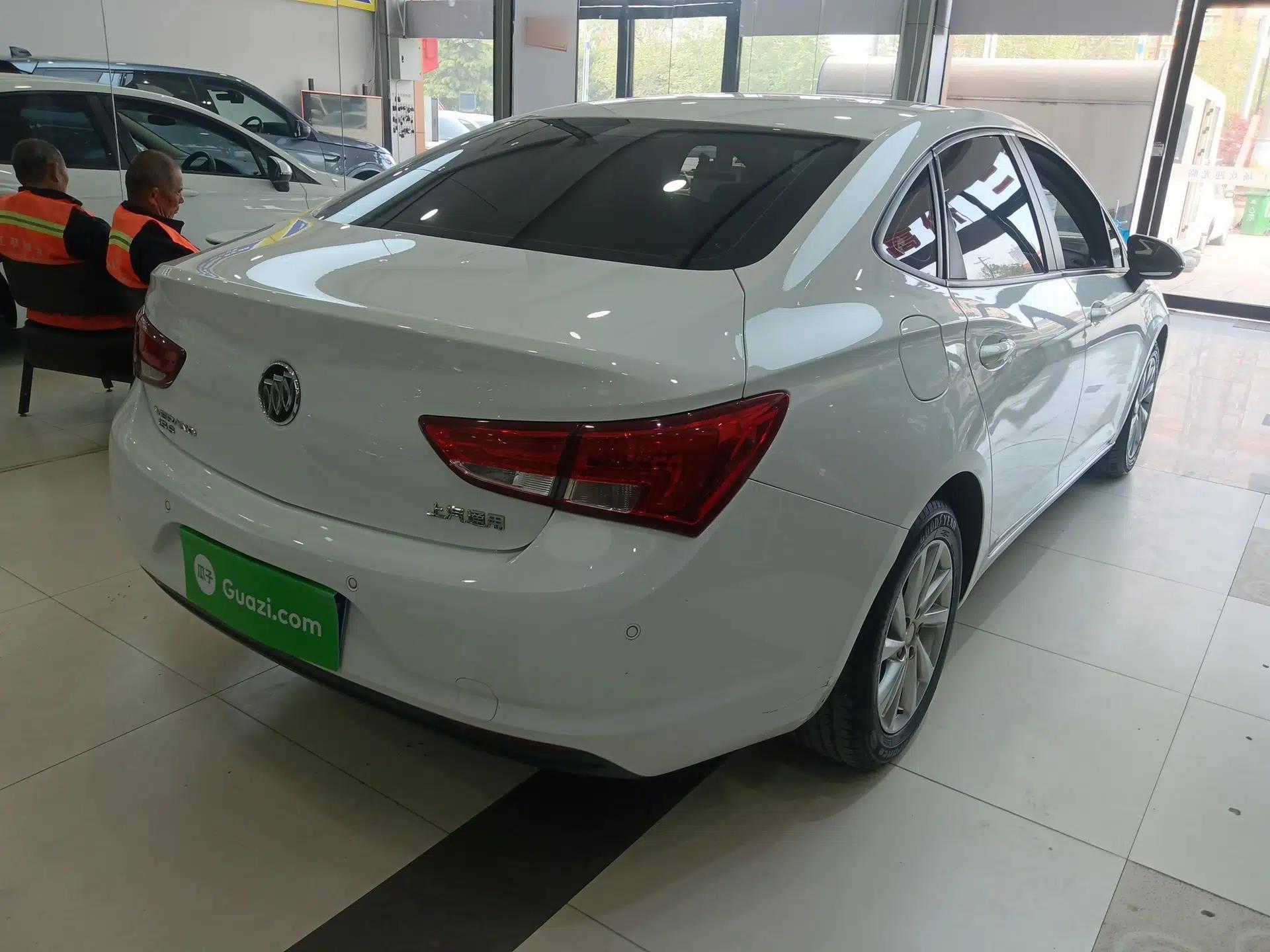 Buick Verano 2017 Sedan 15S Automatic Leading Model — миниатюра 6