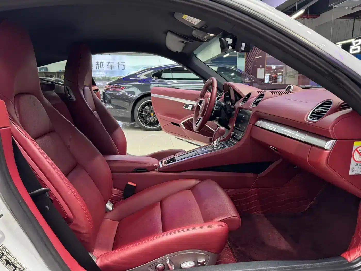 Porsche 718 Cayman 2018 2.0T — миниатюра 11