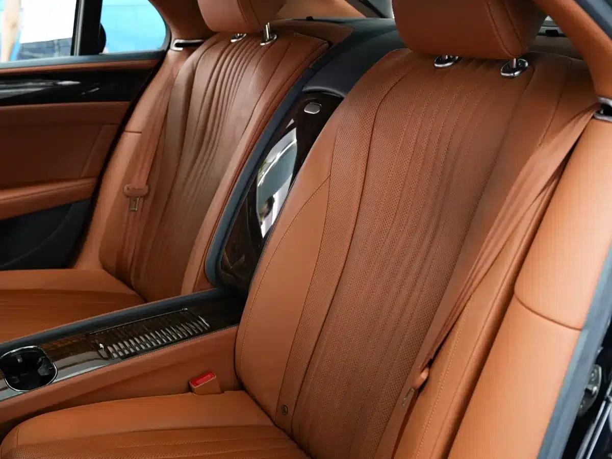 2017 Flying Spur 4.0T V8 Standard Edition — миниатюра 11