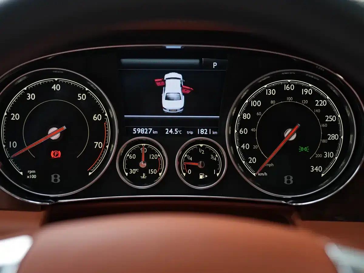 2017 Flying Spur 4.0T V8 Standard Edition — миниатюра 17