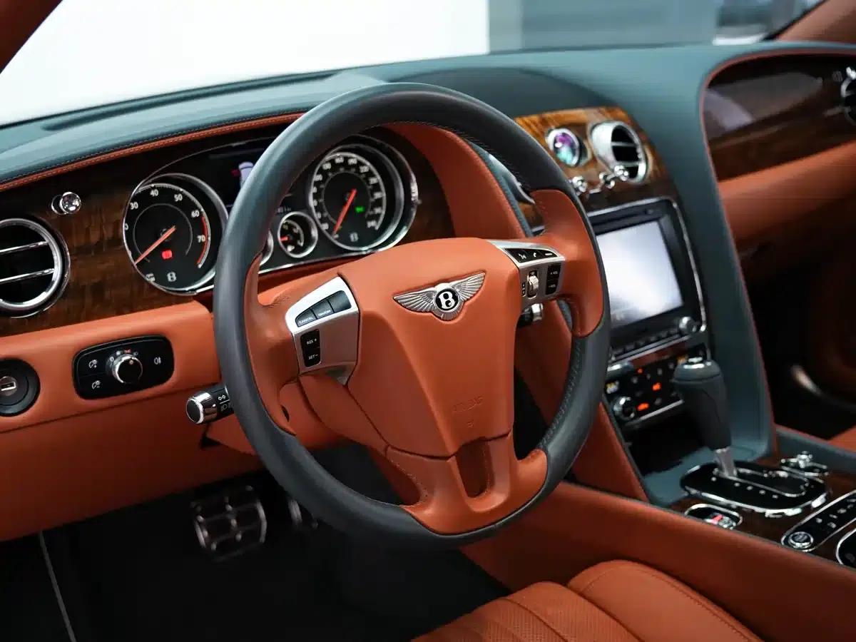 2017 Flying Spur 4.0T V8 Standard Edition — миниатюра 4