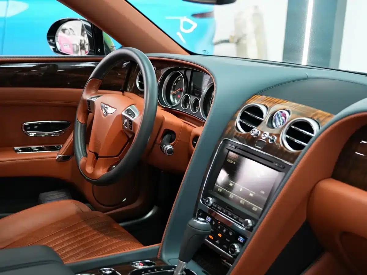 2017 Flying Spur 4.0T V8 Standard Edition — миниатюра 6