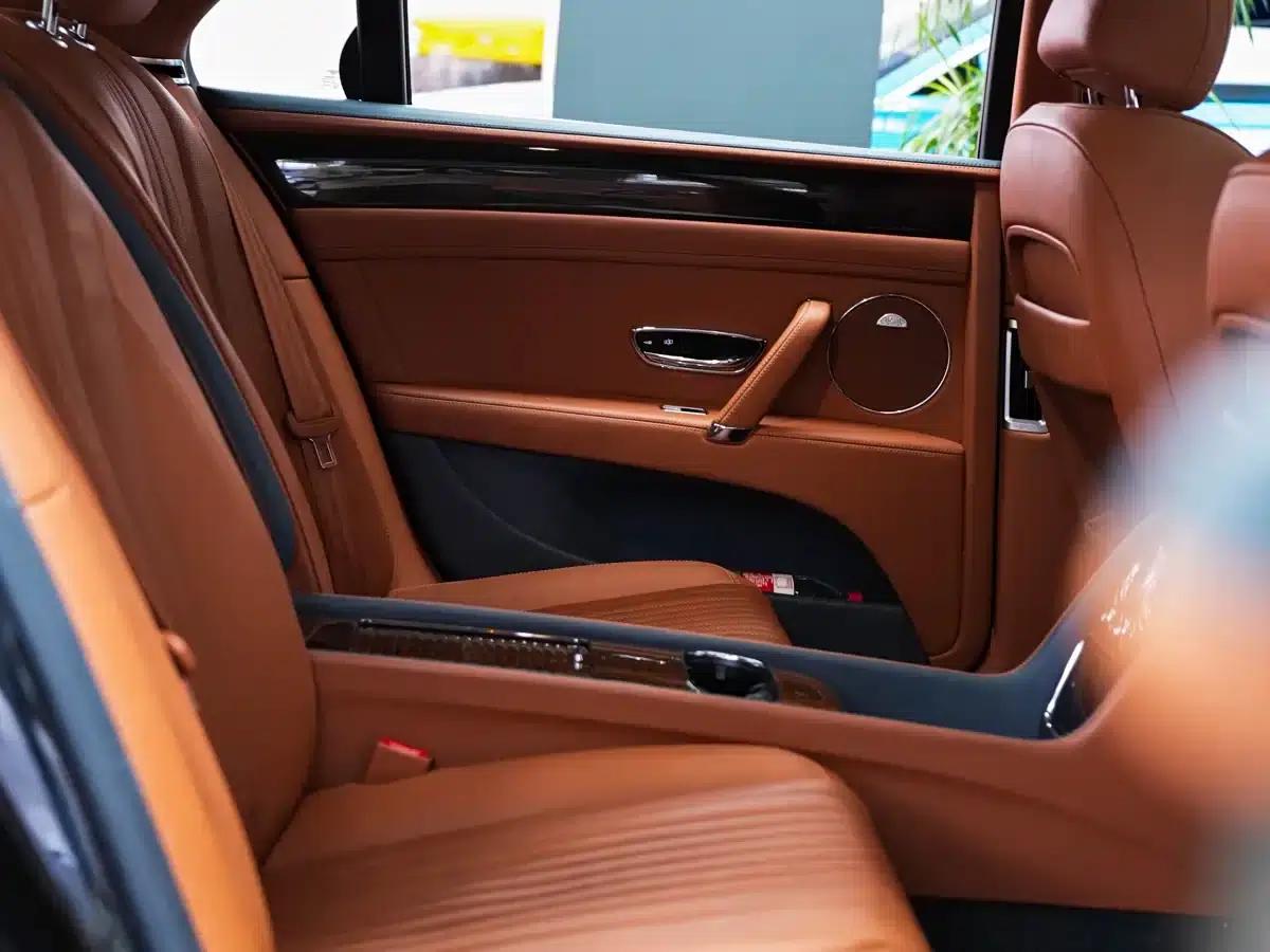 2017 Flying Spur 4.0T V8 Standard Edition — миниатюра 8