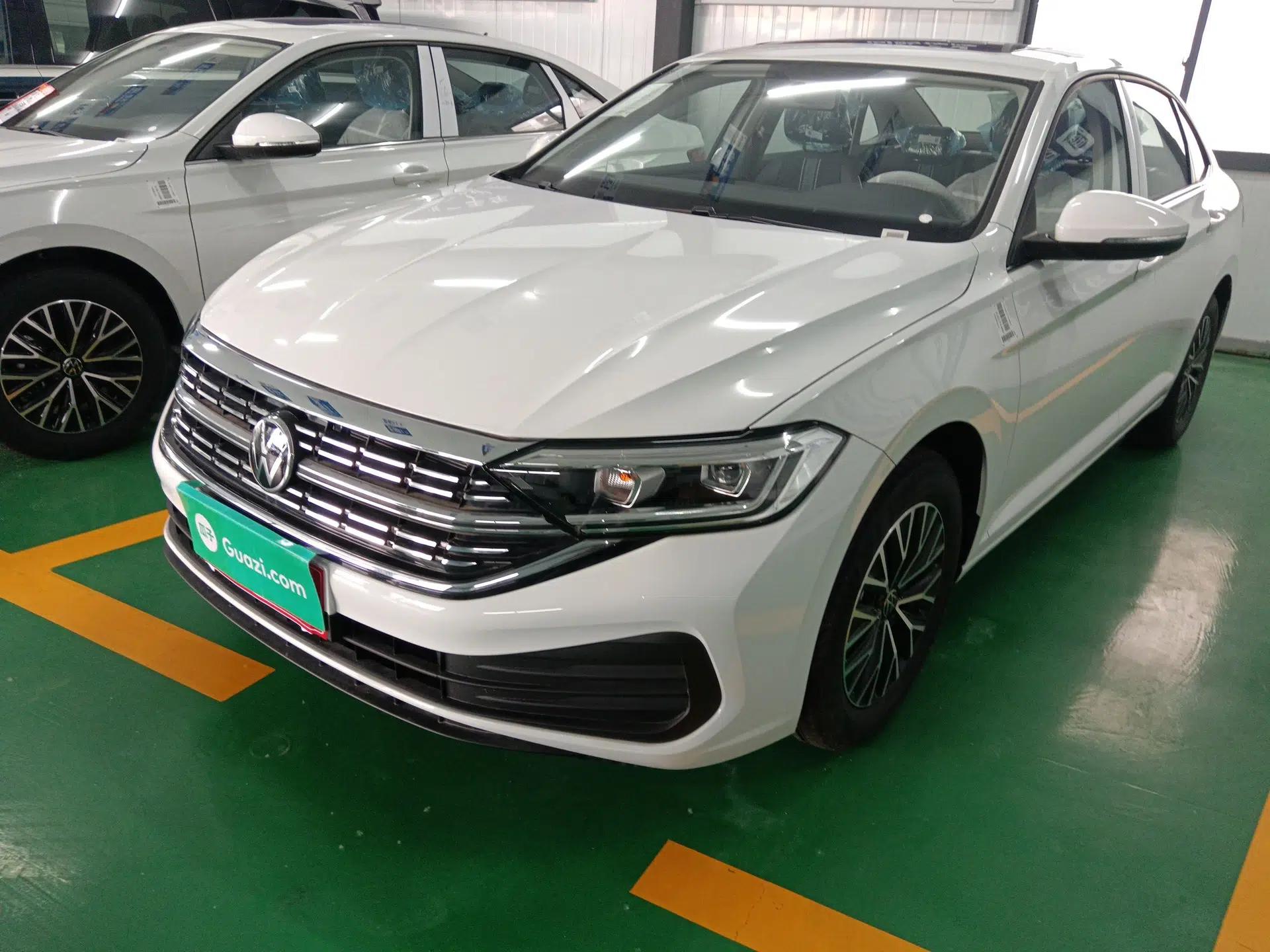 Volkswagen Sagitar 2025 Facelift 200TSI DSG Flyover Edition — миниатюра 1