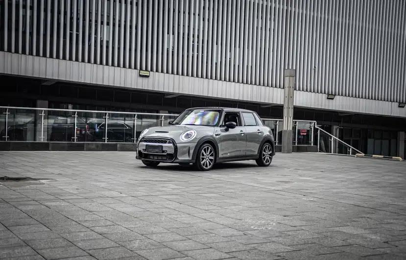 MINI 2022 Updated 2.0T COOPER S Classic Edition Five-Door Version — миниатюра 1
