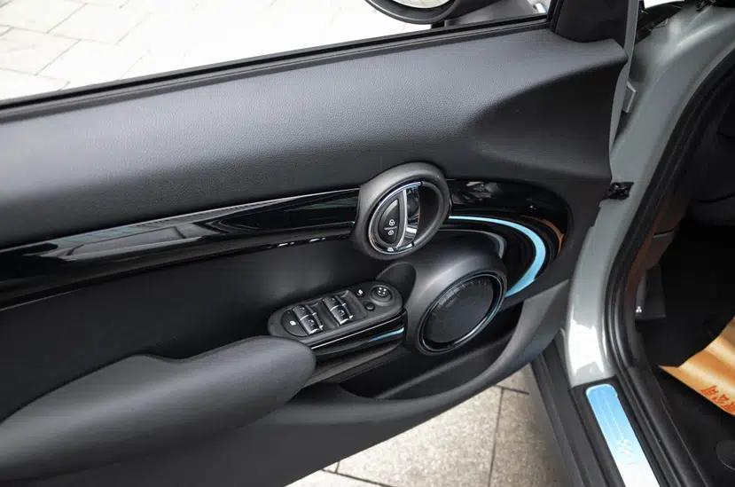 MINI 2022 Updated 2.0T COOPER S Classic Edition Five-Door Version — миниатюра 29