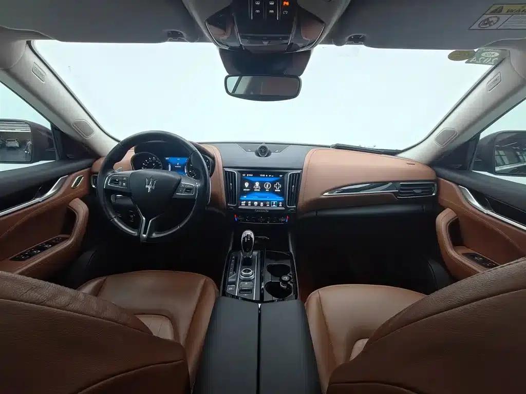 2018 Levante 3.0T Standard Edition — миниатюра 17