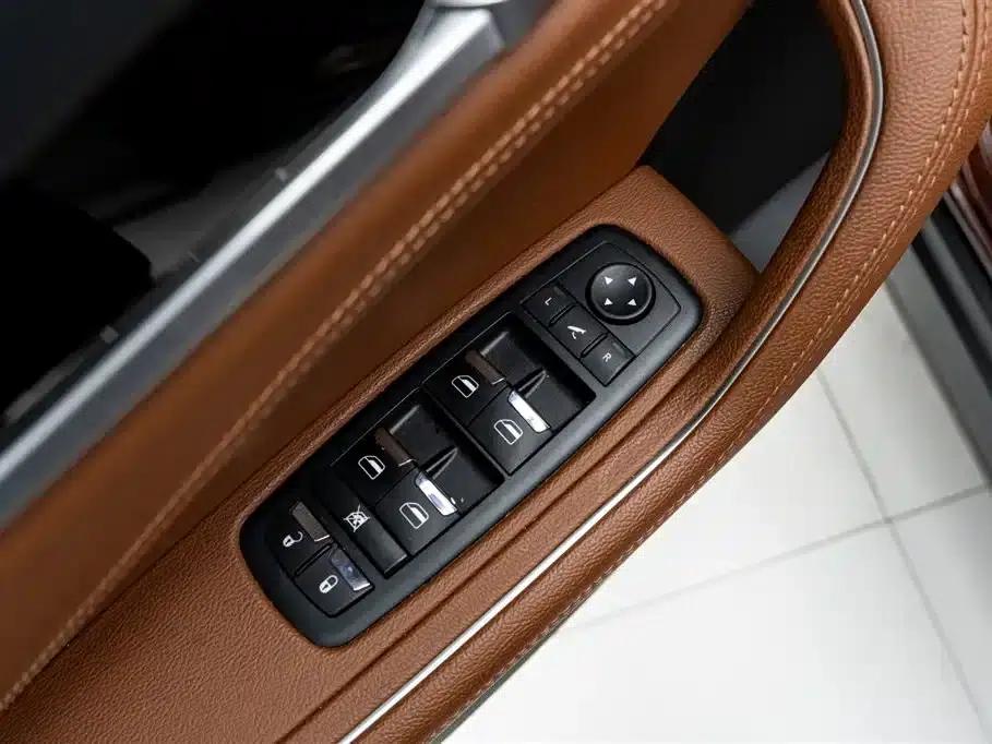 2018 Levante 3.0T Standard Edition — миниатюра 21