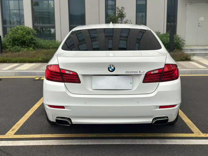 BMW 5 Series 2014 520Li Elegant Model — миниатюра 8