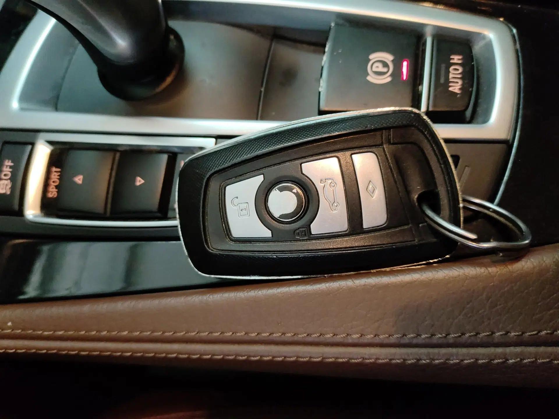 BMW 5 Series 2014 520i Elegant Edition — миниатюра 12
