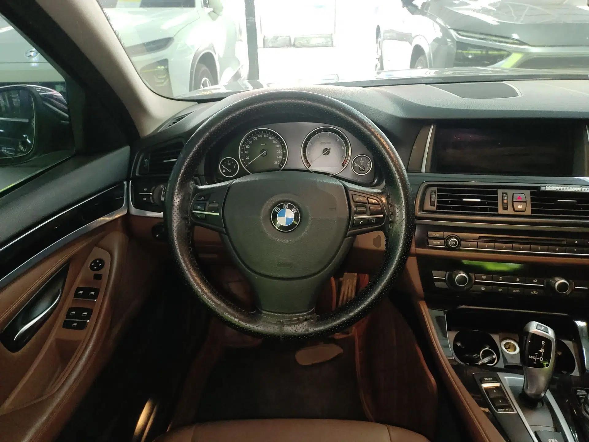 BMW 5 Series 2014 520i Elegant Edition — миниатюра 14
