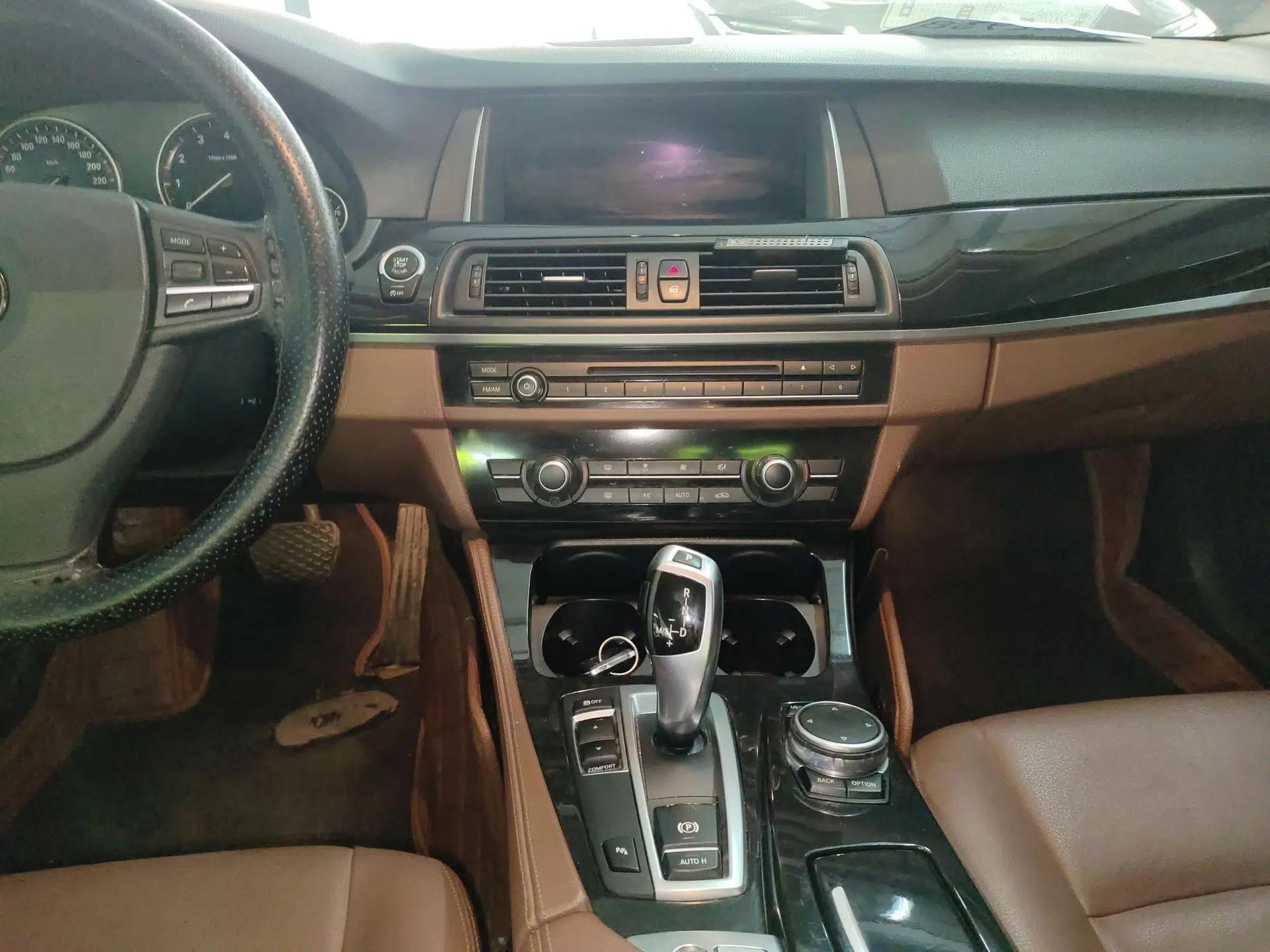 BMW 5 Series 2014 520i Elegant Edition — миниатюра 16