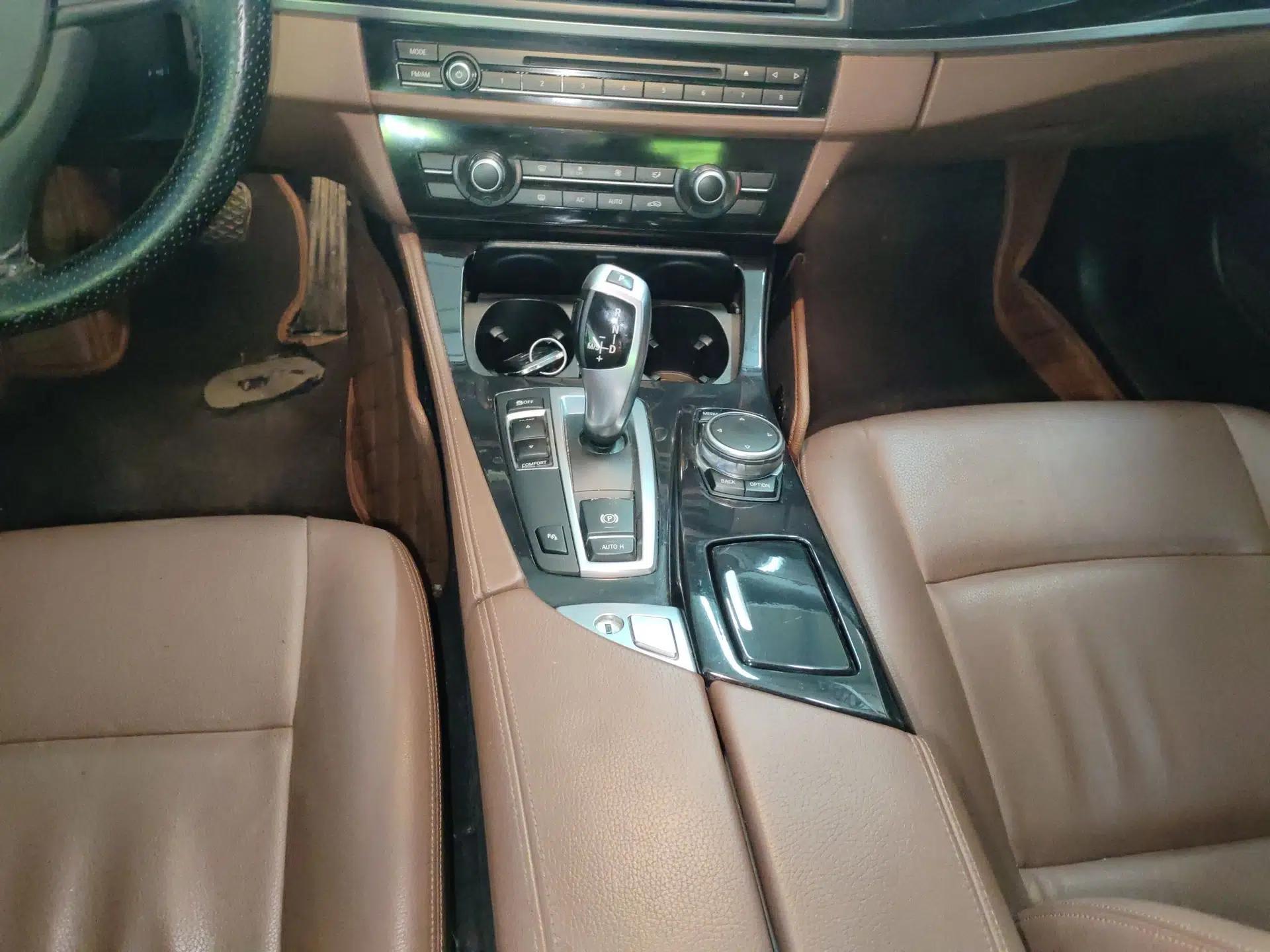 BMW 5 Series 2014 520i Elegant Edition — миниатюра 17