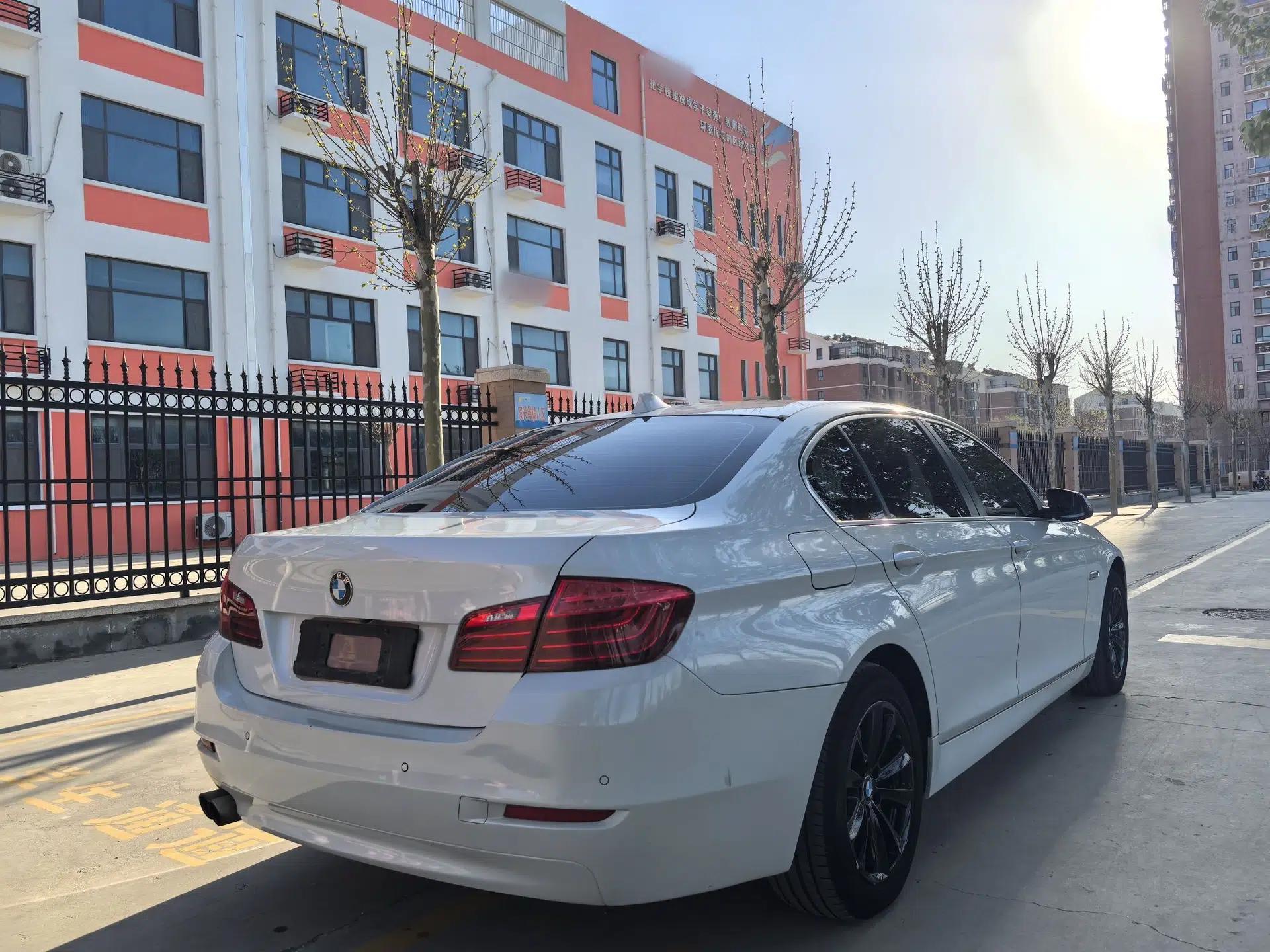 BMW 5 Series 2017 520Li Elegant Edition — миниатюра 6