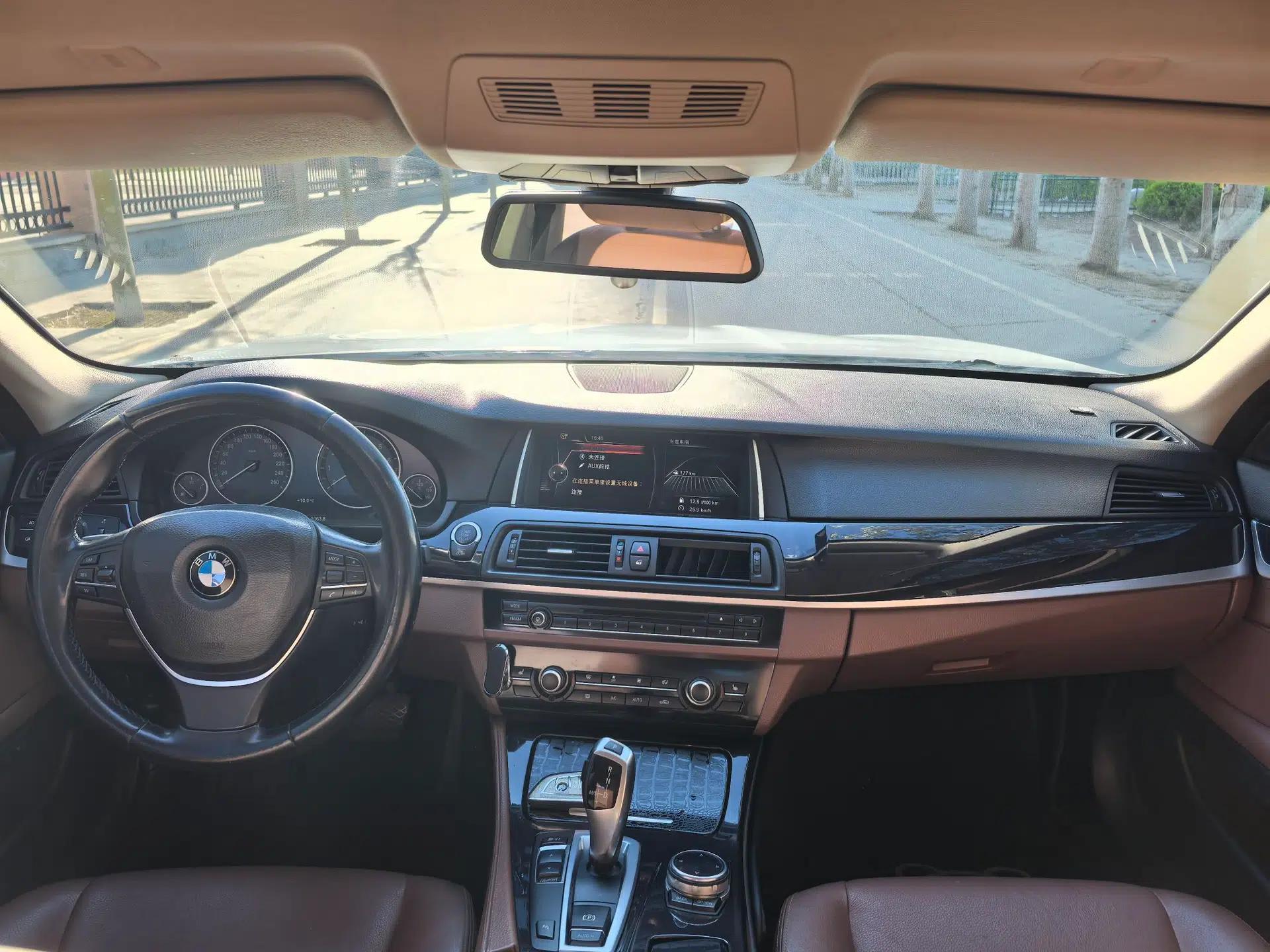 BMW 5 Series 2017 520Li Elegant Edition — миниатюра 7