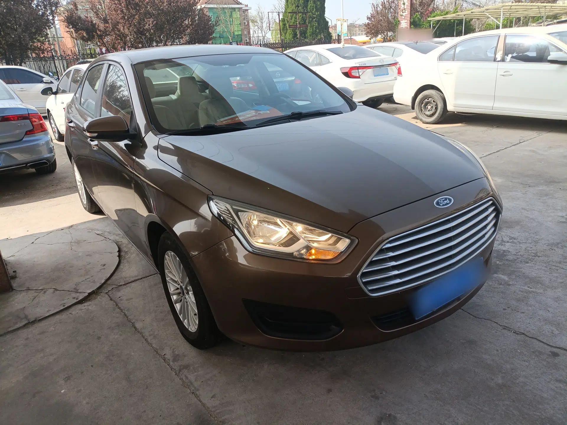 Ford Escort 2017 Revised Version 1.5L Manual Comfort Edition — миниатюра 3