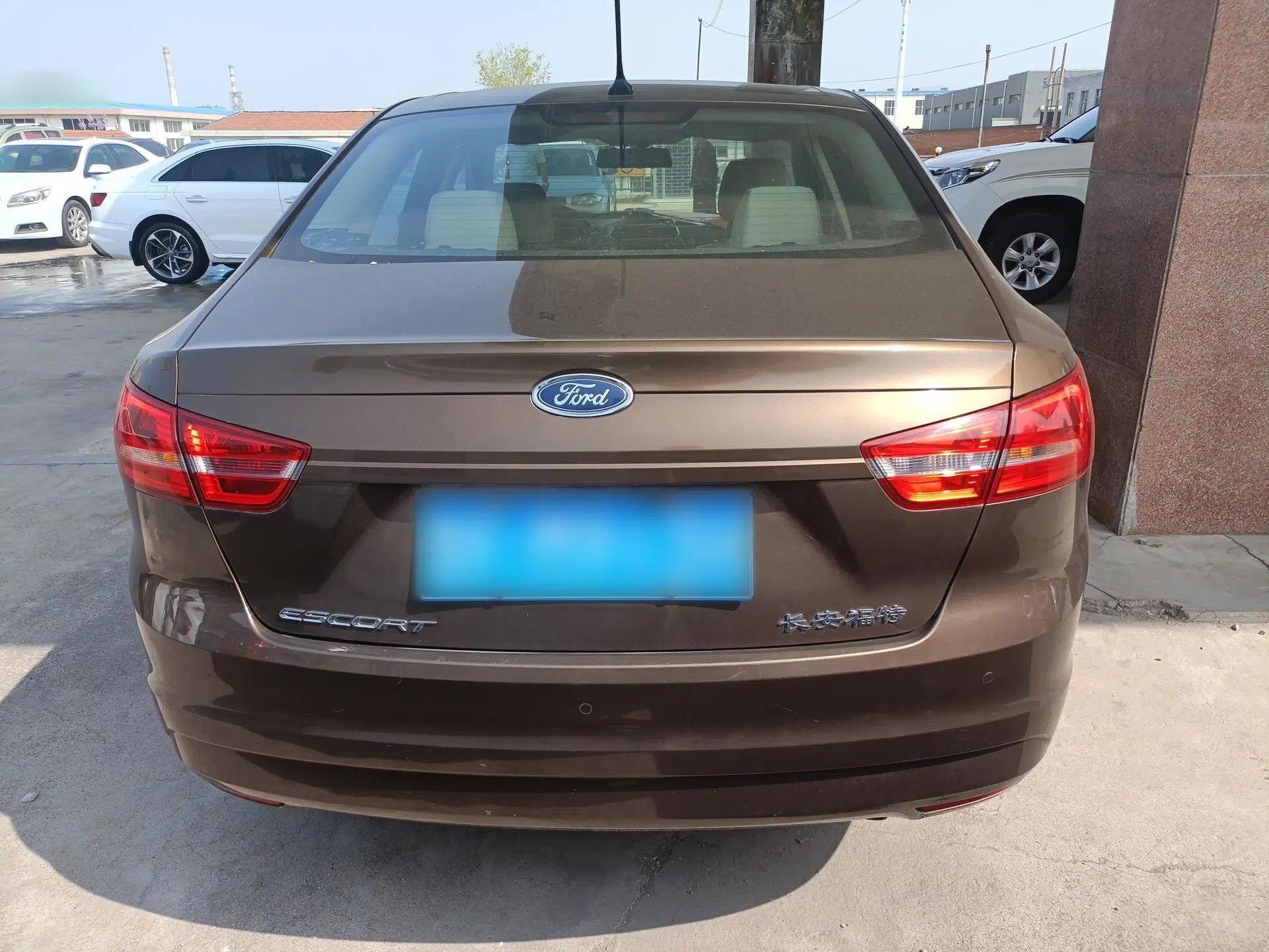 Ford Escort 2017 Revised Version 1.5L Manual Comfort Edition — миниатюра 5