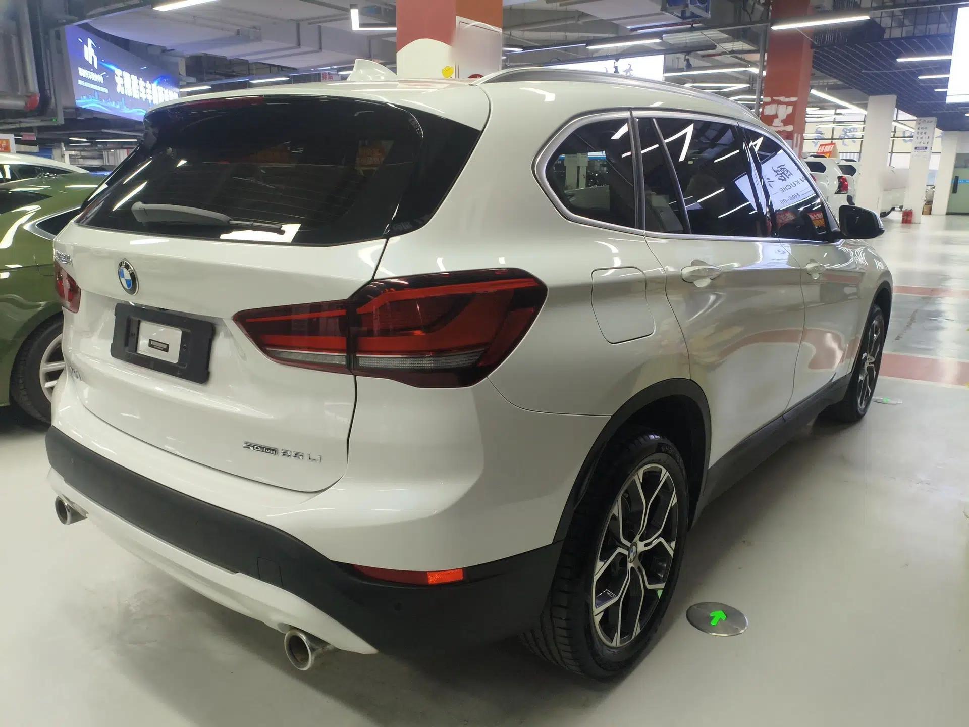 BMW X1 2021 sDrive25Li Leading Model — миниатюра 4