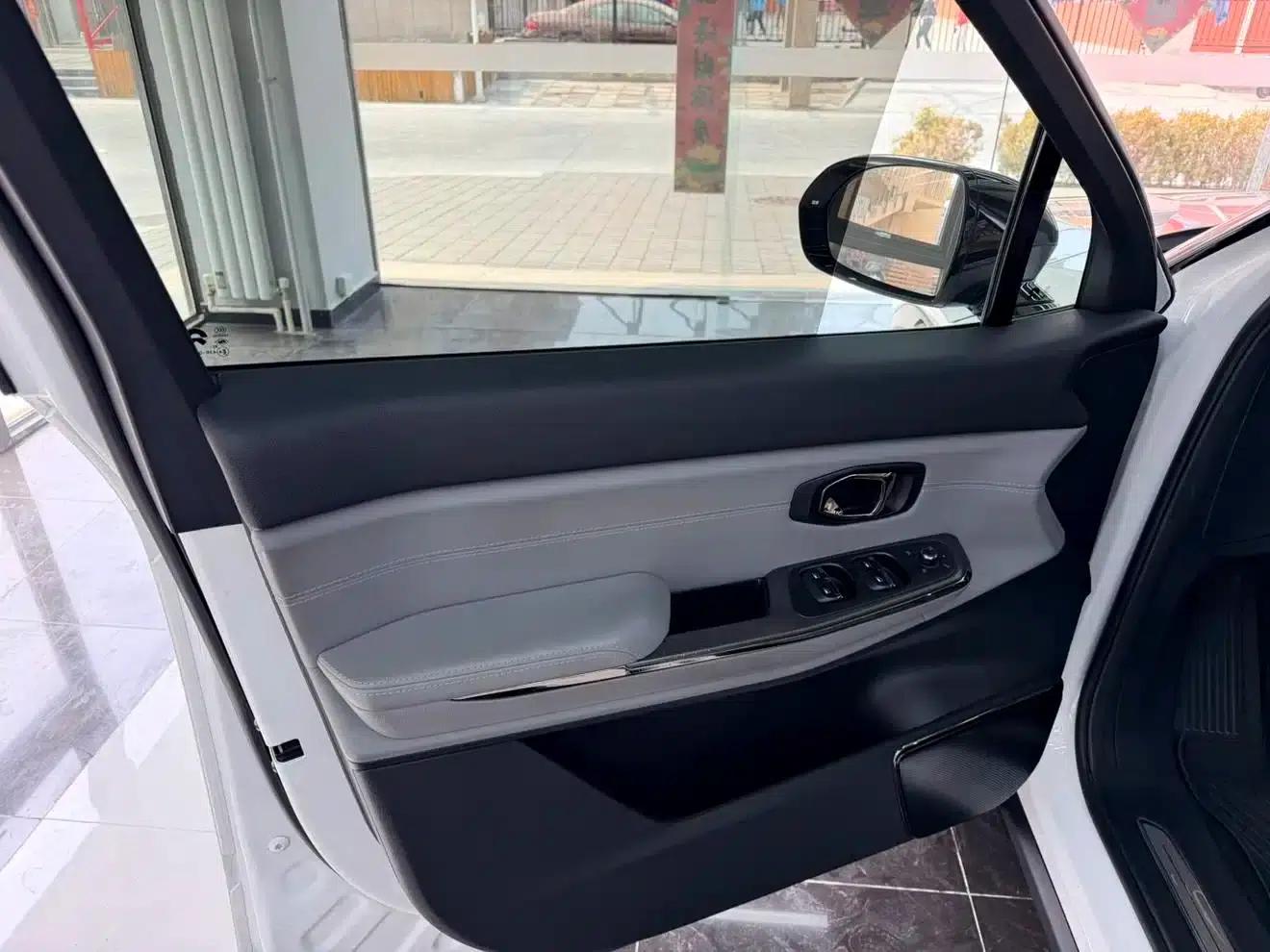 NIO ES8 2020 Model 415KM Seven-Seater — миниатюра 14