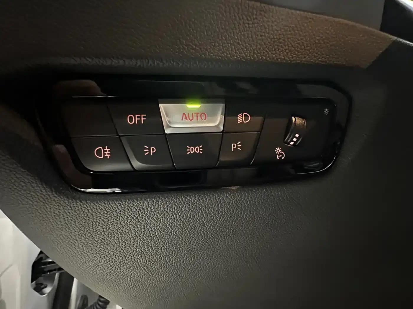 2023 BMW 3 Series 320Li M Sport Package — миниатюра 11
