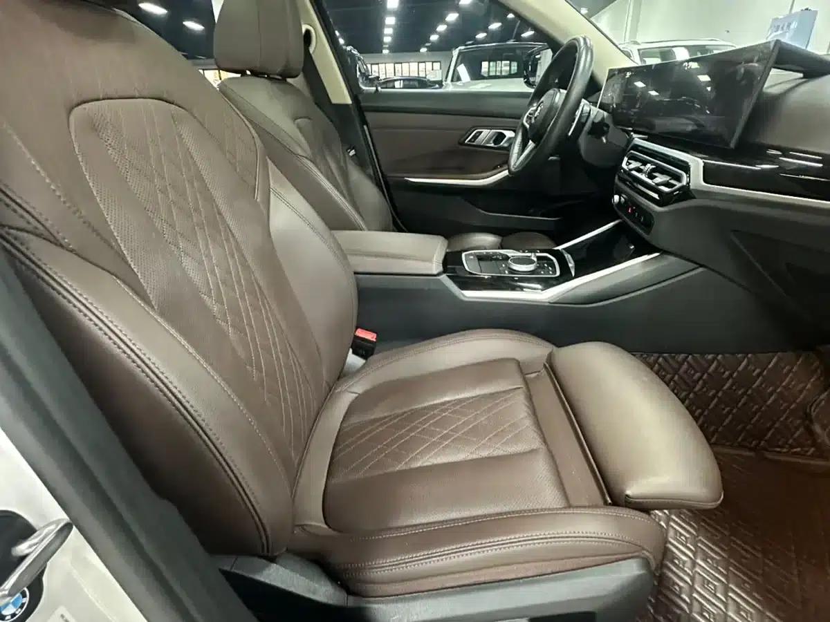 2023 BMW 3 Series 320Li M Sport Package — миниатюра 20