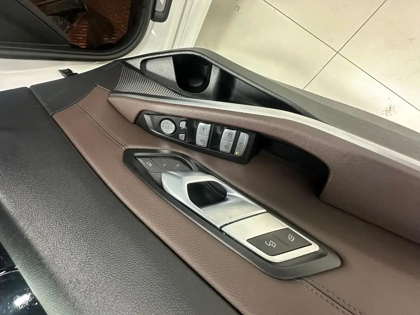 2023 BMW 3 Series 320Li M Sport Package — миниатюра 10