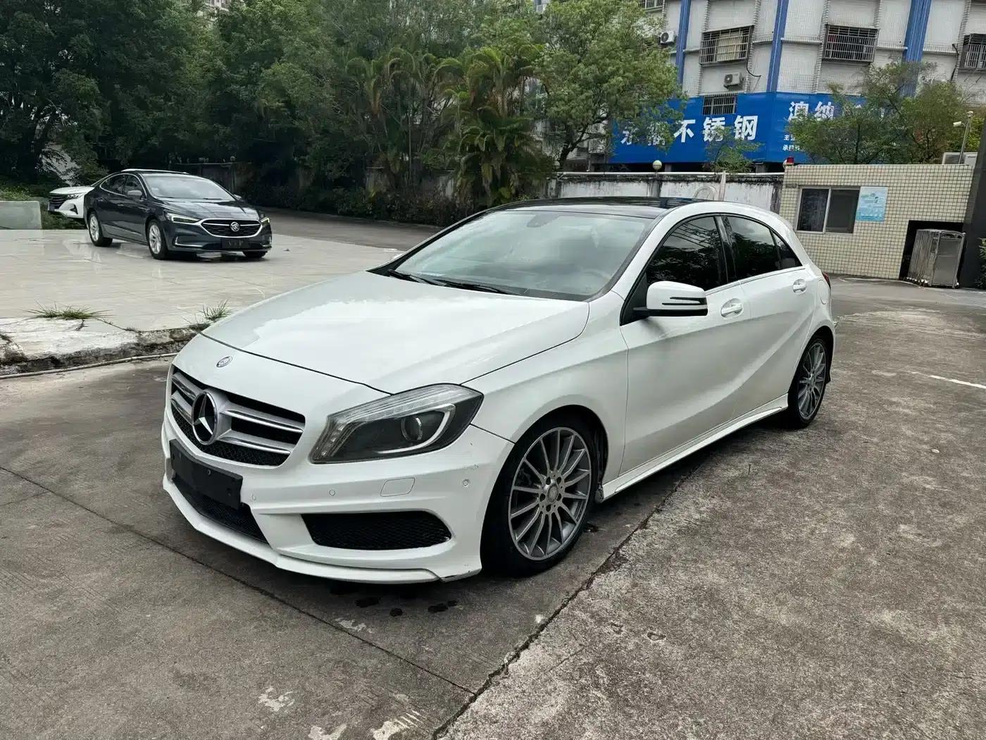 Imported Mercedes-Benz A-Class 2015 A 200 Sport — миниатюра 1