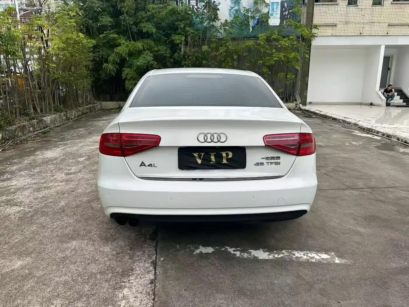 Audi A4L 2015 35 TFSI Automatic Standard Edition — миниатюра 8
