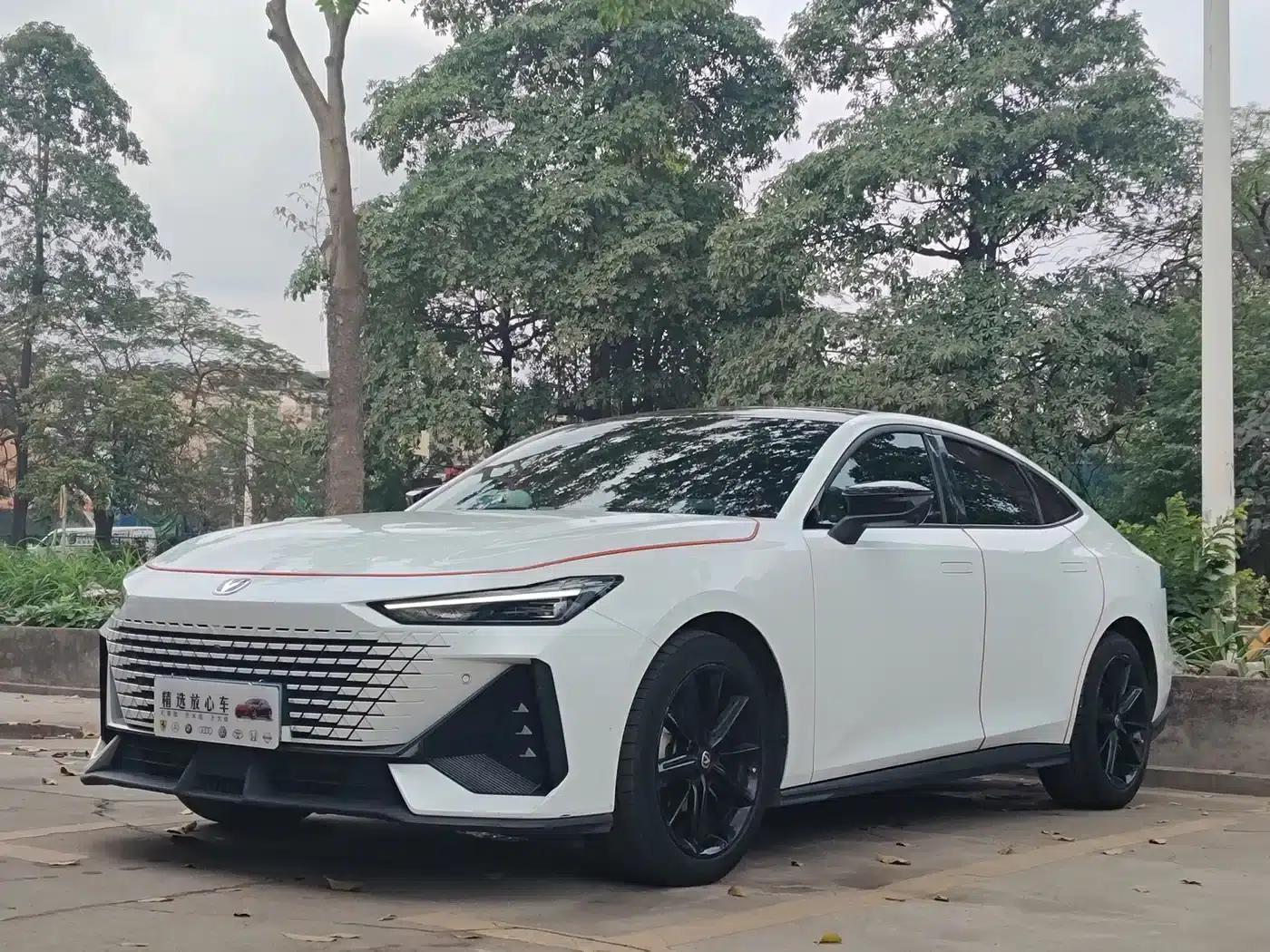 Changan UNI-V 2023 1.5T Premium Edition — миниатюра 1