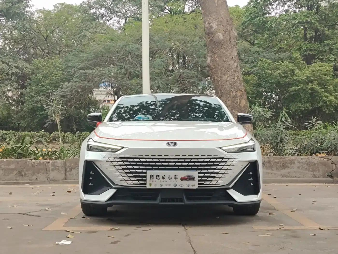Changan UNI-V 2023 1.5T Premium Edition — миниатюра 3