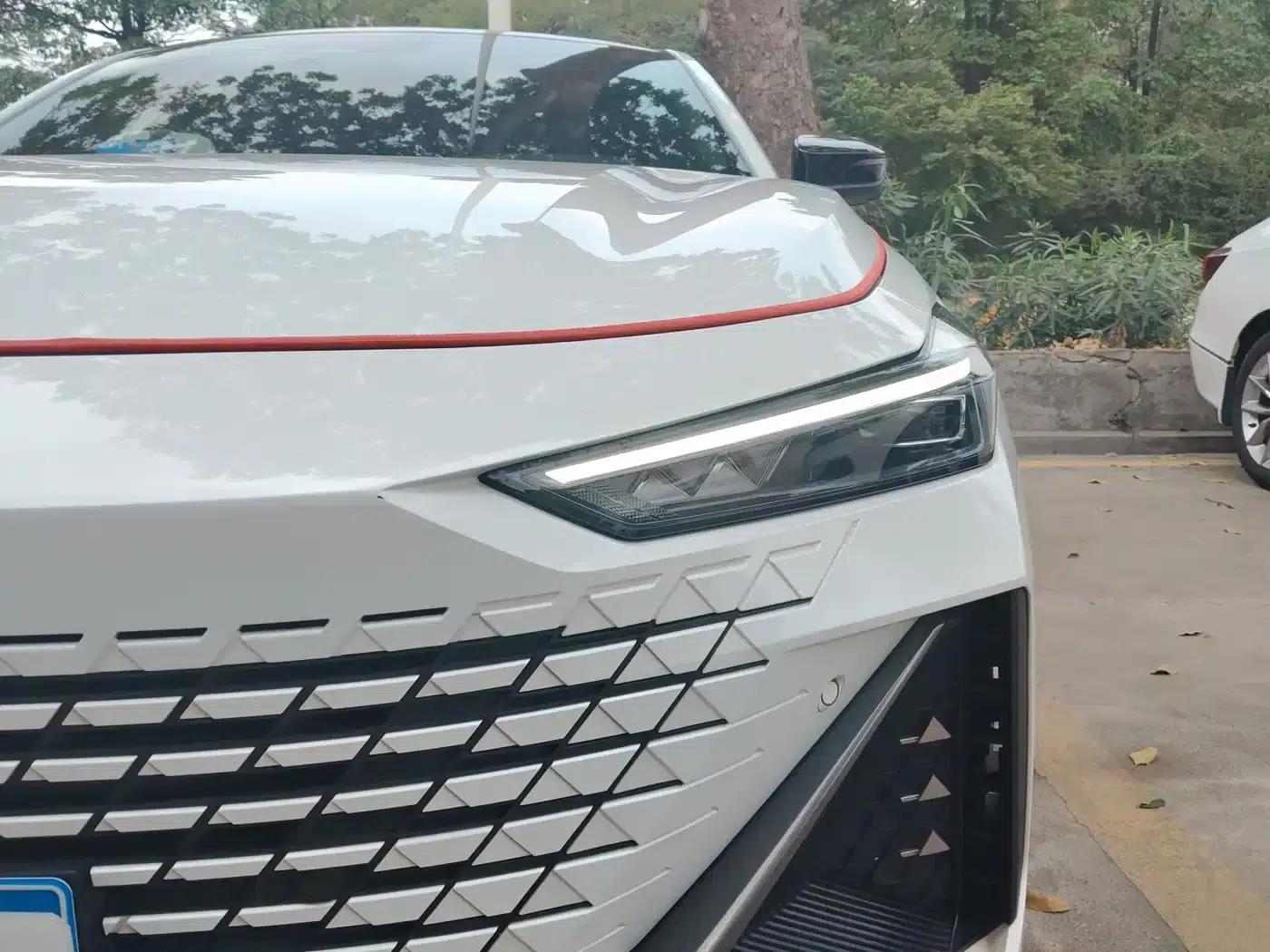 Changan UNI-V 2023 1.5T Premium Edition — миниатюра 4