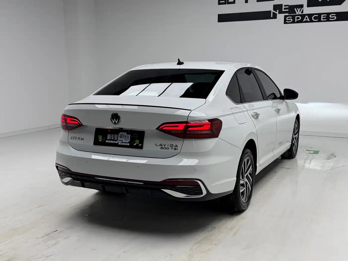 2024 Volkswagen Lavida 300TSI DSG Starry Sky Edition — миниатюра 4
